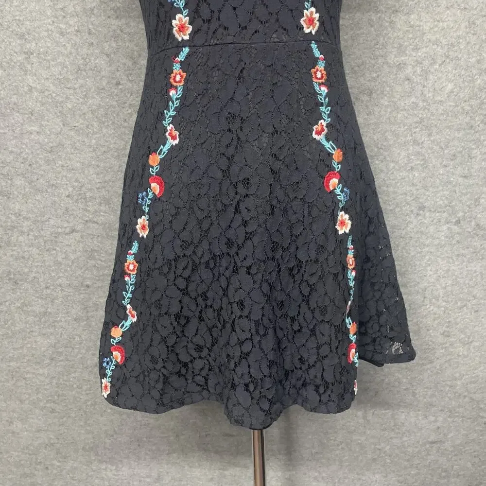 Altar'd State Jaenie Dress SM Sleeveless Mock-Neck Black Floral Lace Embroidered - Picture 3 of 13